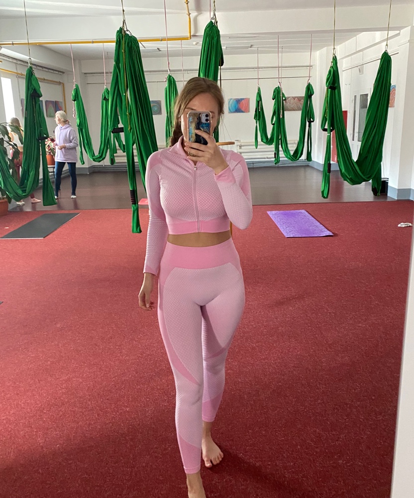 Отличное качество, для йоги супер . Всё тянется, цвет красивый)) Попробую его ещё в деле для пробежки на стадионе. 