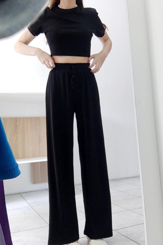 Костюм хорошего качества, нитки не торчат, всё хорошо. Цена меня устраивает. Постаралась сфотографировать с разных сторон, рост у меня 163 см. Штаны не длинные, всё хорошо сидит👍