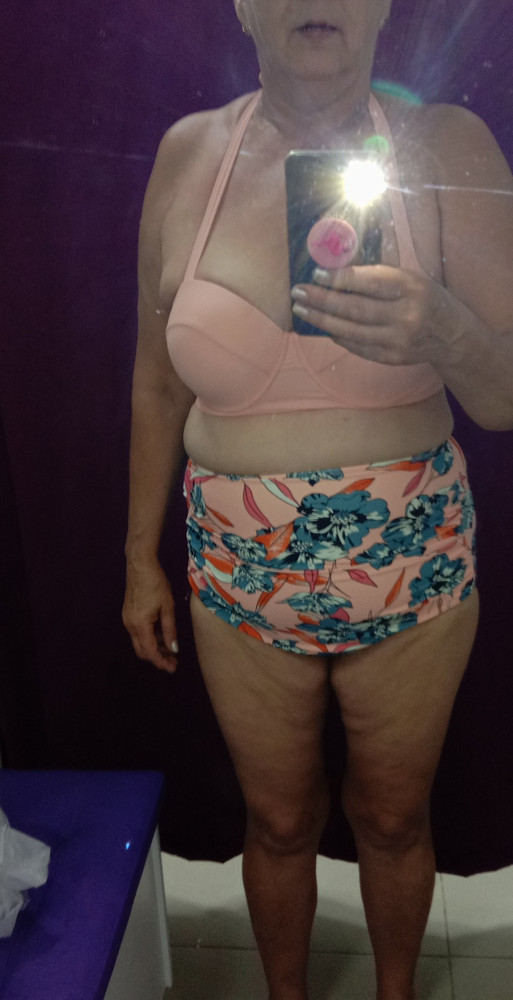 Купальник красивый, но мне не подошёл. Не мой фасончик,все складки наружу. Рост 170/50размер,грудь 3 размера не вошла. И складки на плавках опускаются на самый низ, а намокнет так будет висеть. Не моё.