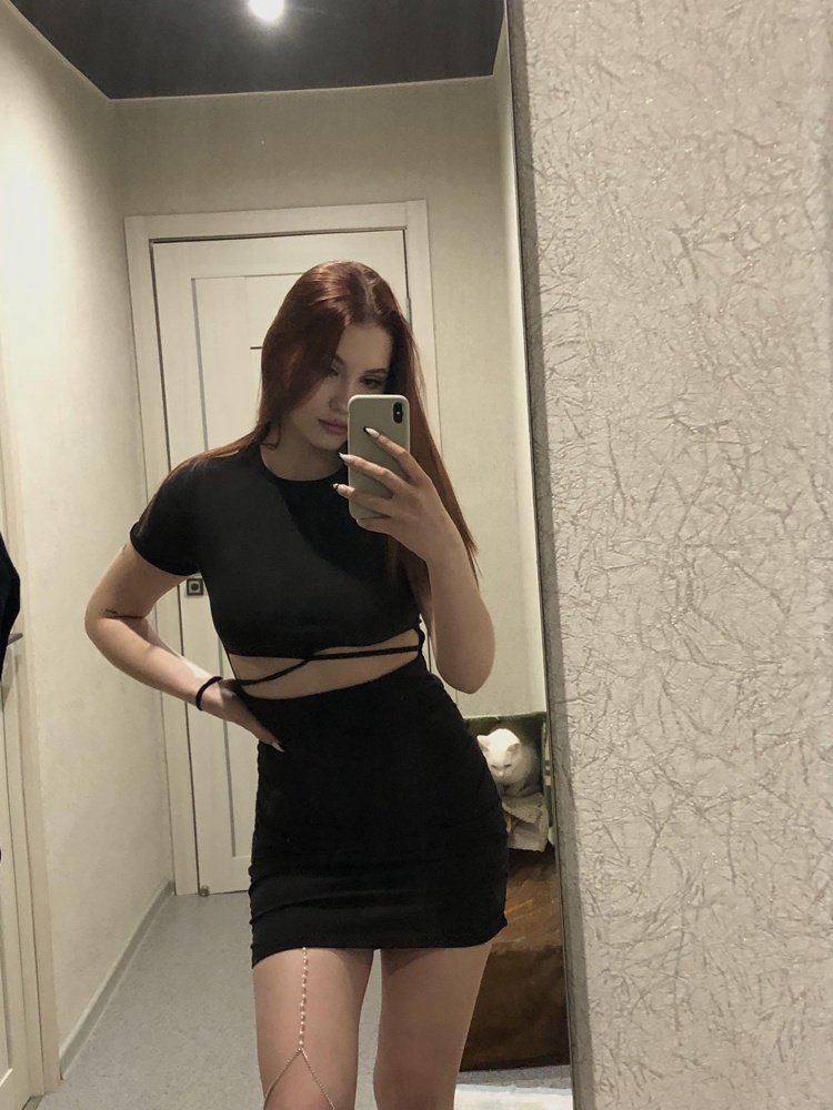 замечательная цепочка, слегка сползает резинка при ходьбе, но это не великая проблема)