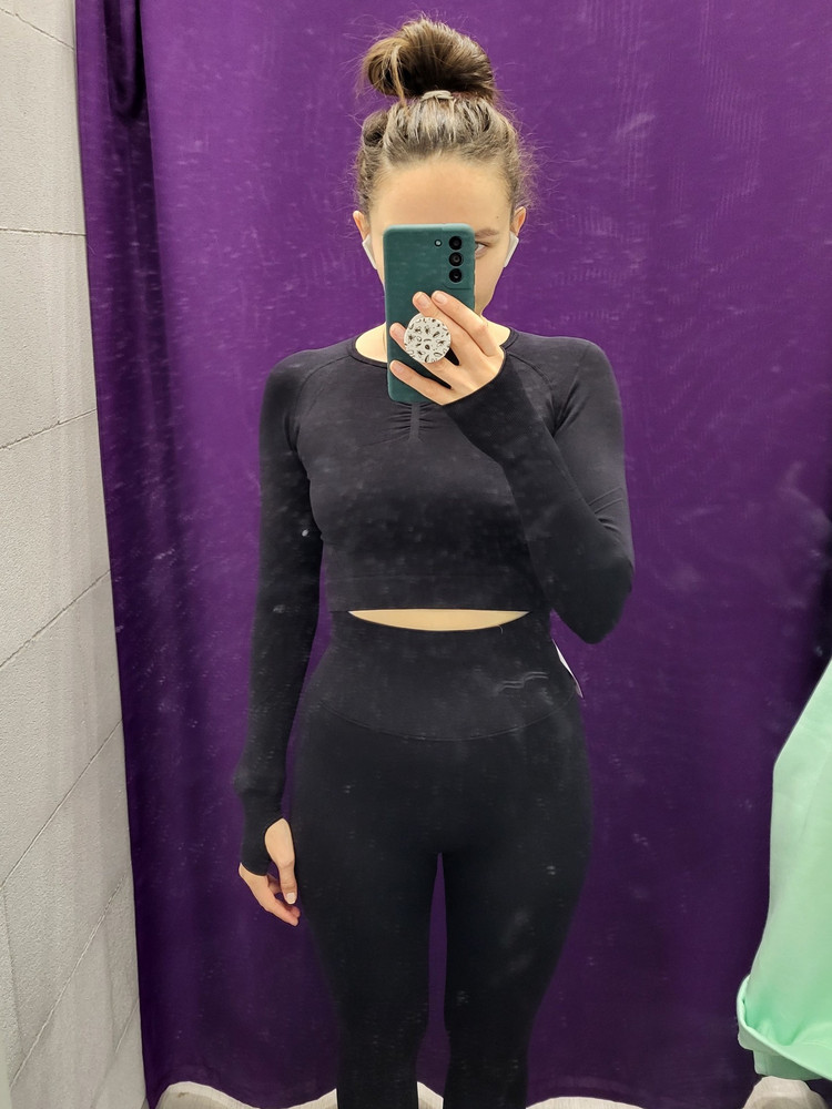 Отличная ткань, довольна покупкой! Вчера была первая тренировка, было вполне комфортно