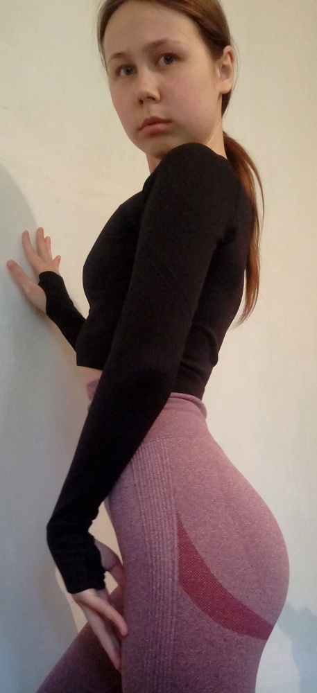 Лосины сели идеально. Хорошо обтягивают и приятны к телу. Попка в лосинах смотрится хорошо. В комплект брала черный кроп-топ от этой же фирмы. 

Брала для занятия бегом. Мне нравится - спасибо!