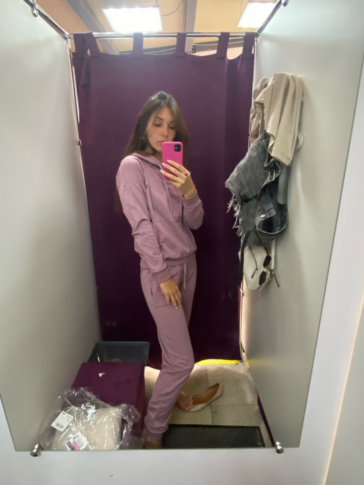 К качеству претензий нет, немного на попе торчал, наверное надо было размер меньше заказать, выбрала в итоге другую модель. 