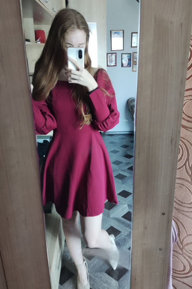 платье просто офигенно, я в полном восторге. боялась, что будет большое, но всё в пору 
(если вдруг кому нужно: рост 170, вес 58, спину измерить не могу, но она широкая)