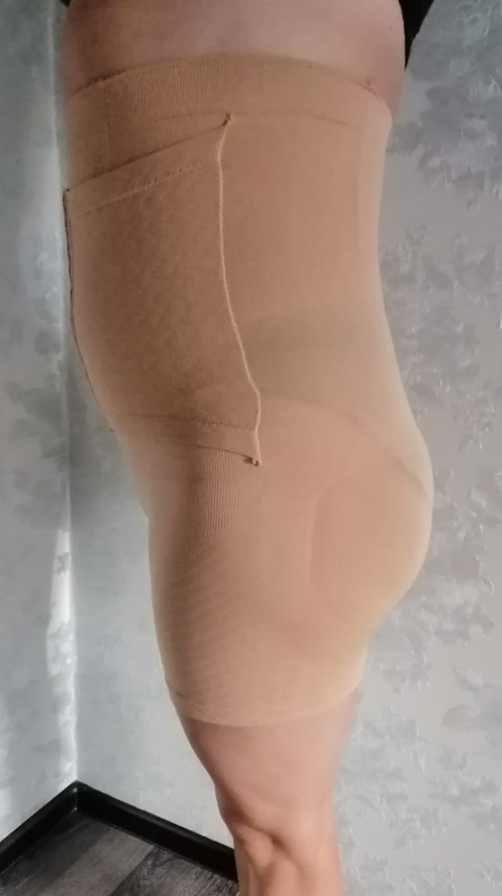 Размер подошёл отлично. Животик подтягивает, бока тоже. Можно одеть под платье и не бояться расслабить животик)