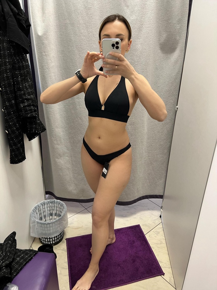 Купальник огонь . Качество супер ! Швы ровные , всё четко. . С размером не угадала , если появится на размер больше возьму сразу . 