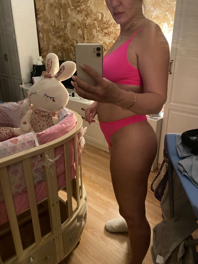 Просто шикардос, цвет огонь, ткань офигенно качественная, очень удобно для прогулок и талия трусов высокая брала после кесарева носить