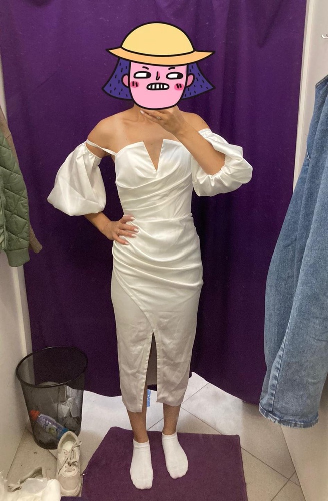 Платье плохого качества, задний шов тянет и проходит не по середине, в общем очень дешево смотрится и выполнено из делового материала, возврат.