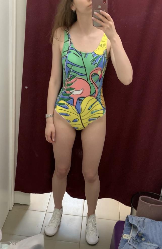 Качество отличное,на высоких подходит, на рост 173 идеально сел,хотя мне обычно все купальники коротки. Немного сборят лямки, но это ерунда. Рекомендую