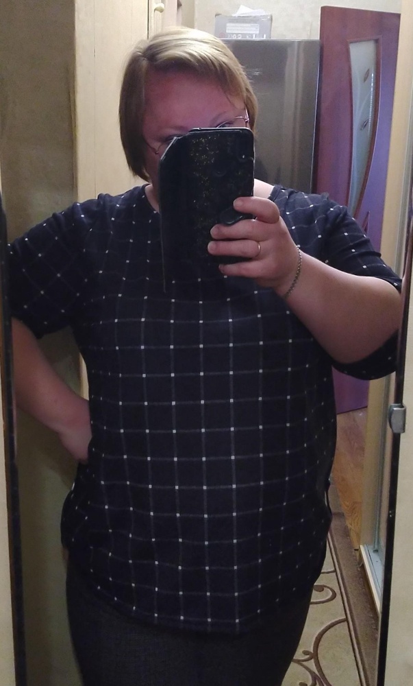 На мой рост была длинновата ,укоротила. Брала на размер побольше, сидит свободно.