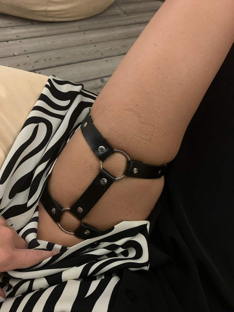 Портупея огонь. Покупала на вечеринку для телефона чтоб не таскать сумку. Очень выручила. Спасибо 🙏 