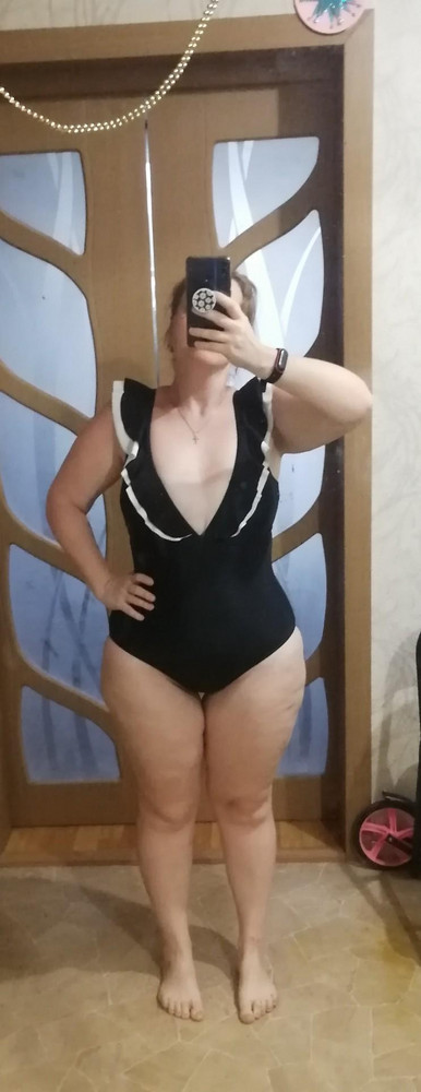 Замечательный купальник!заказывала 48 и 50. Я взяла размер поменьше. Может потому что я ростом не высокая.