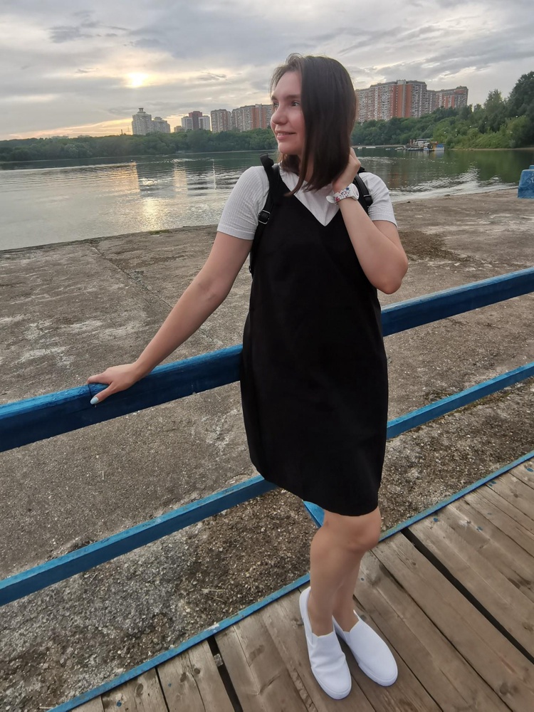 Не сомневаясь оставила! Правда, если бы пуговицы были с обеих сторон-было бы гораздо симпатичнее!