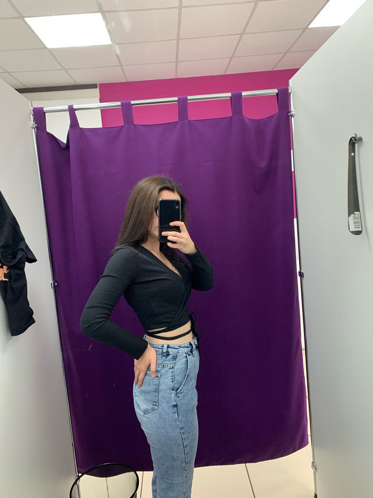 Отличный лонгслив! 🥰🥰🥰 Сидит очень красиво. Качество прекрасное. Своих денег стоит