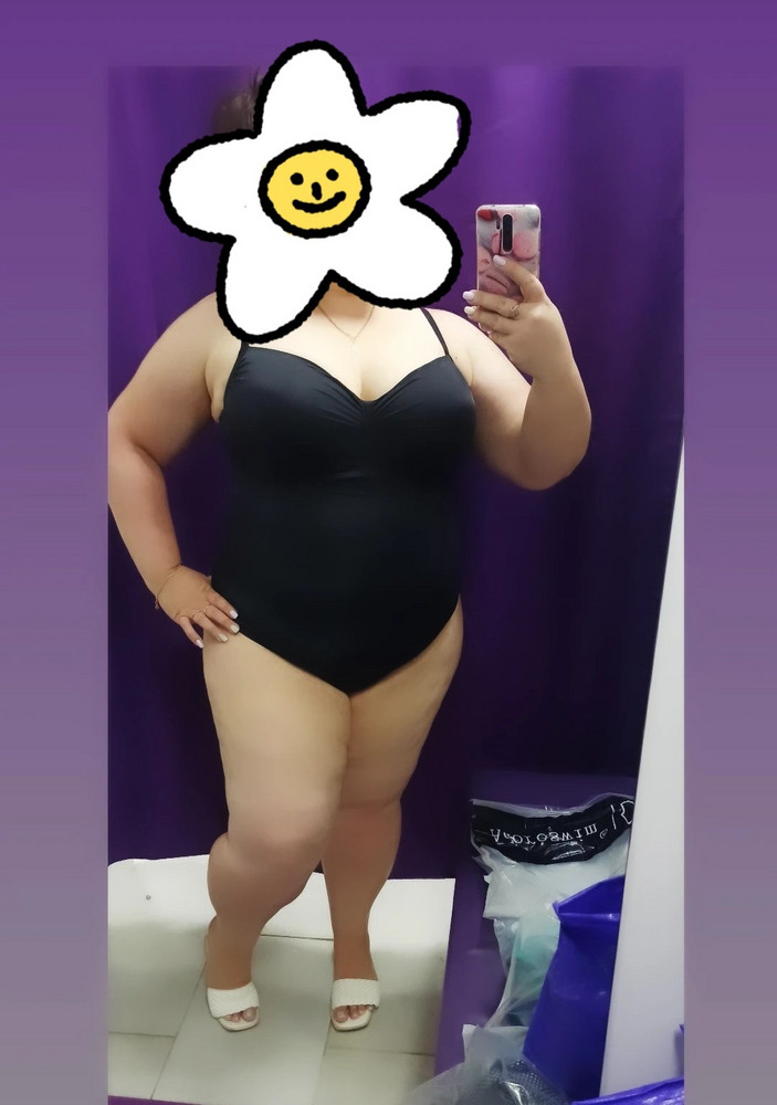 На свой 56, при росте 165 см, заказала 54 размер, сел хорошо. Единственное что мне не нравится в купальниках размеров size+, так это тоненькие бретели!!! По чашке, она формованная (на поролоне) грудь держит. На мой рост и объемы ог 125, об 134 отлично. Купальник продублирован эластаном изнутри, а на животике получается драпировка, что очень удобно, внешний слой, не в натяг. Я переживала, что ткань будет тонкая, хлипкая, но утяжна есть! По объему немного поддавливает, но в воде растянется и будет самое то!  Перемерив в прошлый заказ купальники 56 размера, поняла, что по груди и бедрам, нужен купальник на размер меньше и не прогадала.  Из 7 выбрала этот. У других  раздельных вообще несоответствие: лиф маленький, чашка не держит, а трусы огромные хлипкие  все были размера 54). Этот классный! Чашка немного треугольная сбоку, но не критично, главное грудь держит. А вот бретели буду делать пошире, слишком тонкие, перерезают плечи при натяжении. В целом, все неплохо за такую цену.