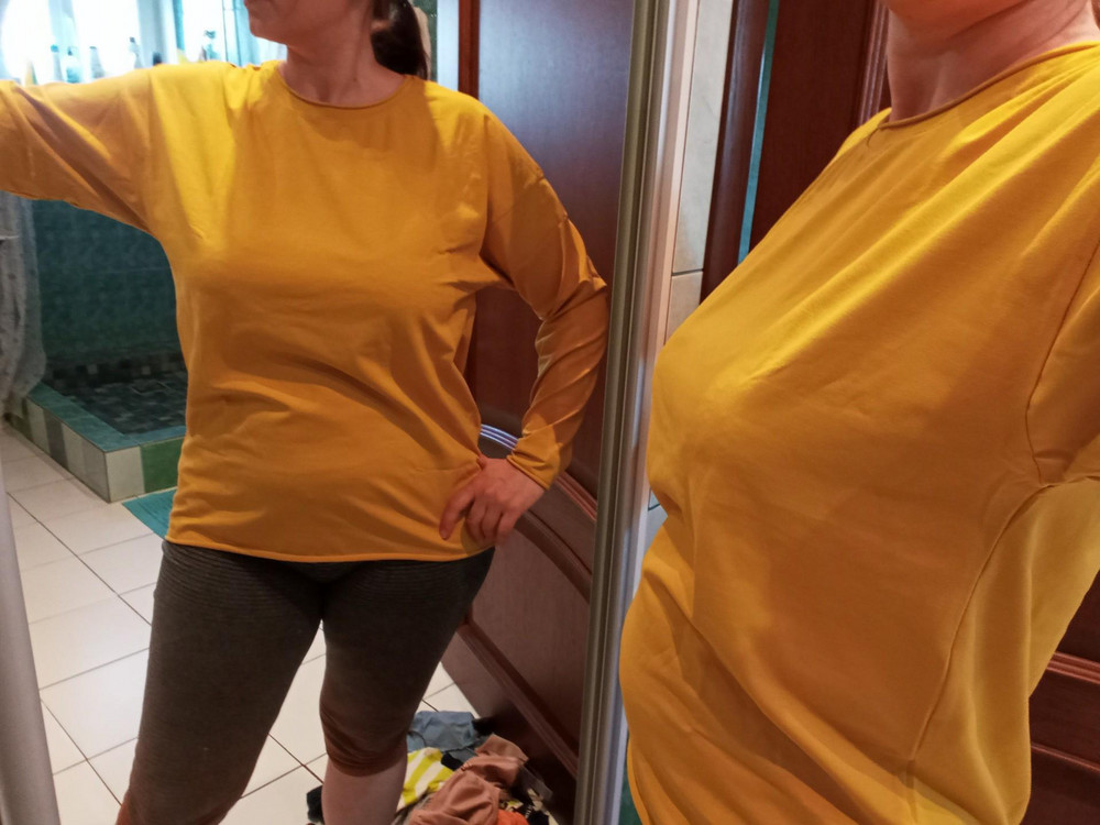 Хорошая кофта, ожидала другую ткань,ближе к футболочной, но эта плотнее и тяжелее, трикотаж. Размер соответствует, цвет жёлтый, яркий. Мне нравится.