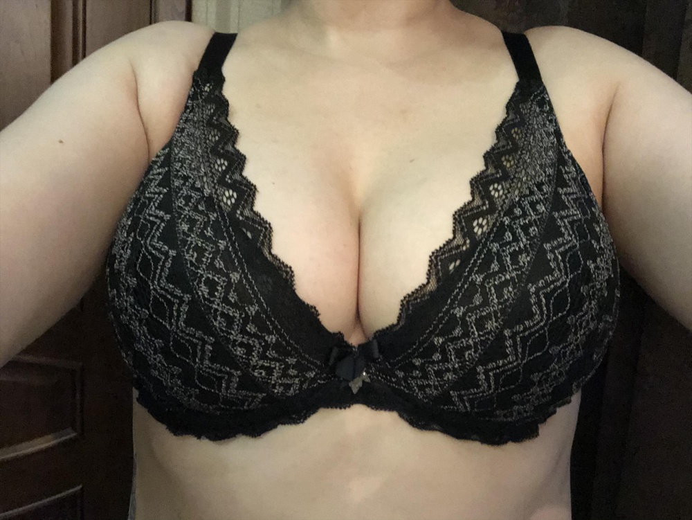 Приобрела все три цвета. Бюстгальтер красивый и удобный.