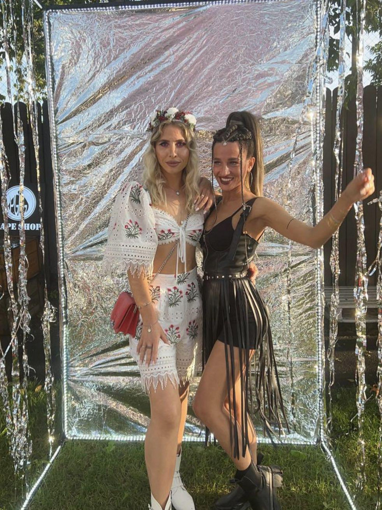 Очень качественная вещь, стоит своих денег 💯. Я приобретала его на мероприятие (как акцент в костюме), но для смелых натур можно и в мир, как говориться)