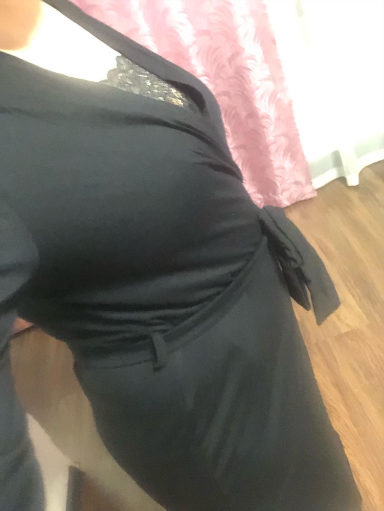 Набор отличный , матерьял приятный, у меня уже был подобный халатик, но этот ещё лучше! Но есть Но, во первых он на низкий рост, я 1,50 и мне выше колена см на 10, мне отлично но думаю максимум до 1,60 ростом, у меня 44 даже переходящий в 46, взяла 44 прям впритык, параметры: бёдра 99, грудь наверное также, есть живот после двойни, обхват наверное 80см в талии, но халат запахнулся нормально не до конца но норм. Длина рукава у меня полная получилась.