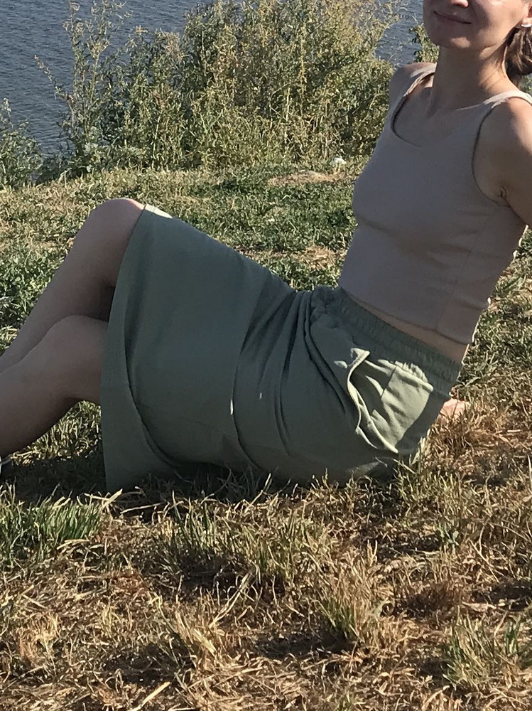 Удобный, приятный, ко всему подходит. Для жары отлично!