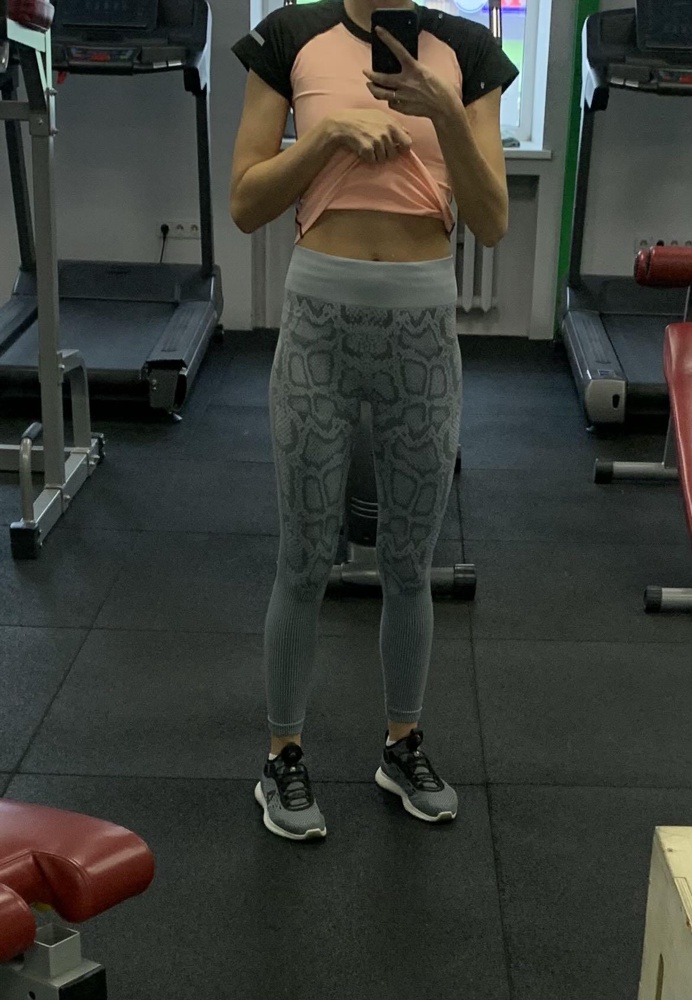 В целом за цену 1700(как я его брала) отлично. Топ очень тугой + во время тренировки поднимается и начинает давить подмышки. Лосины отличные,удобные и полные,не просвечивают,но мой рост 170см и они коротковаты. Ну и пуш-ап эффект 🤷‍♀️не поняла где. Если рассматривать костюм как покупку из-за лосин,то рекомендую!