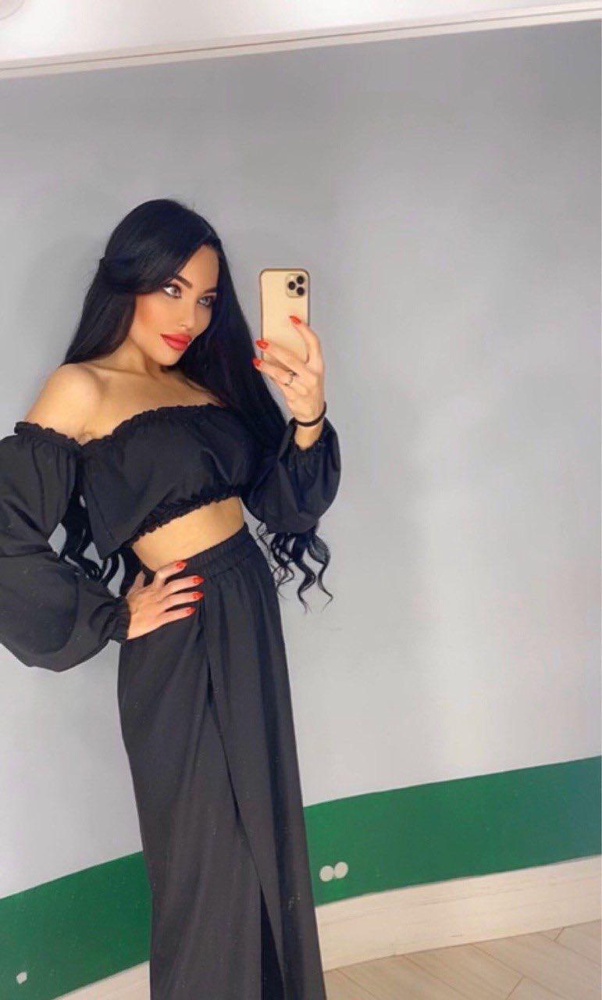 Костюм просто шикарный!😍😍😍Девченки, я всем рекомендую!! Комплименты даже от женщин получала🥰🥰🥰 определенно стоит своих денег, чуть позже куплю еще бежевый, спасибо!😘😘😘