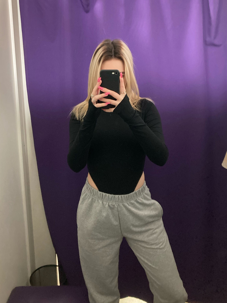 Качество хорошее конечно, единственное что не думала что застежка будет такая, привыкнуть надо и иногда не удобно, но ничего страшного. И Рукова странные, либо у всех так либо только я такая везучая😄 дырочка для большого пальца находится с другой стороны ладони а не там где палец, очень не удобно перекручивать 😄 но оставила, как нибудь и так справлюсь