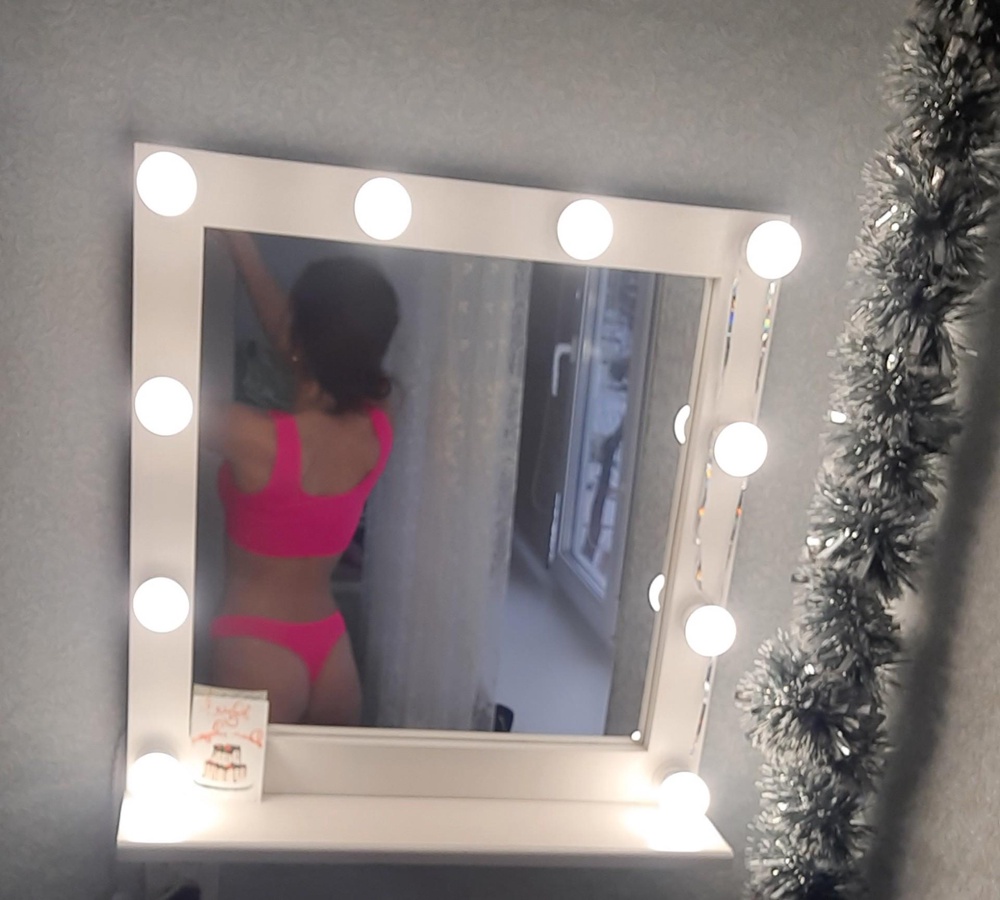 По большей степени это белье, сухое почти не просвечивает, а вот на мокрое если не стесняешься, то спокойно можно использовать как купальник, по качеству очень мягкое и приятное к телу, на мои 90/58/89 сел просто идеально.