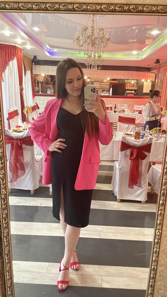 Очень классное платье! Взяла на размер больше, комфортно сидит