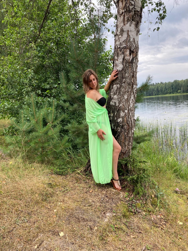 Он обалденный!!! За такие деньги ! Сказка) цвет, на мой взгляд, отличается. Но мне в живую даже больше понравился. 