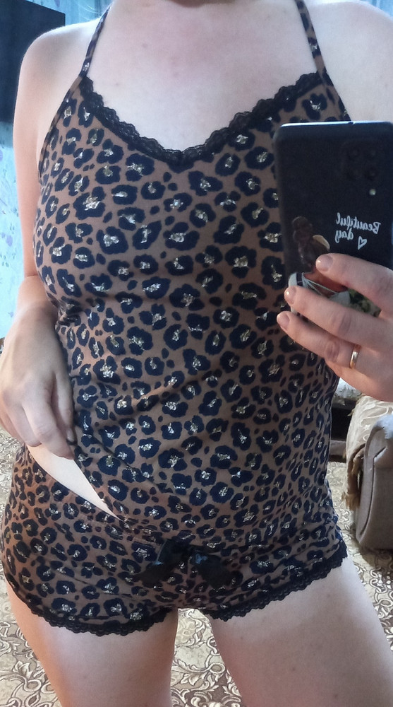 Специально не стала писать отзыв сразу, постирала, поносила. Все прекрасно, форму не теряет, цвет не тускнеет, сидит на фигуре так же как на фото. Шортики очень удобные.  Закажу еще одну в другом цвете👍