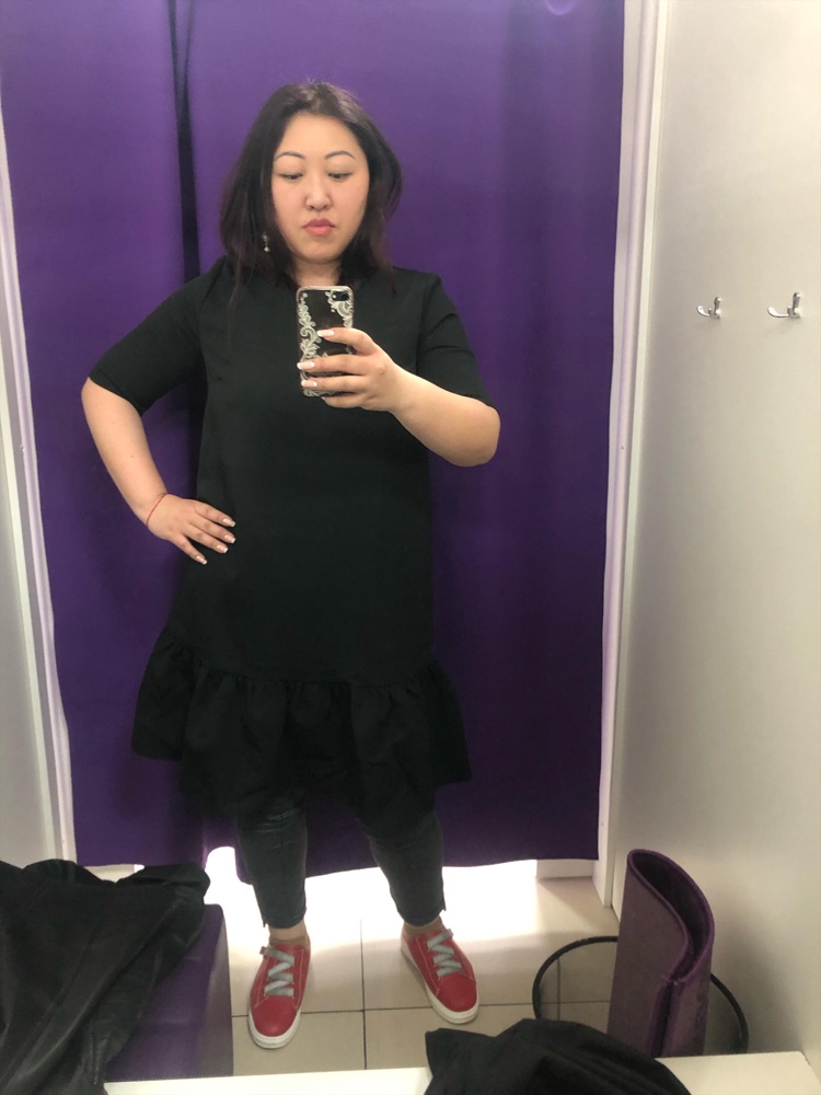 Отличное платье, качество хорошее. Хочу теперь такое же красное