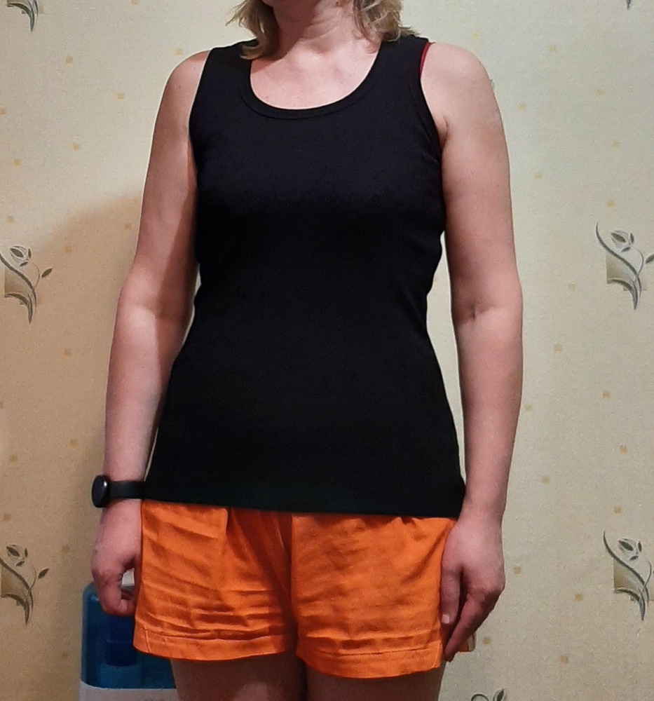 Размеру соответствует, качество очень хорошее, ткань плотная.