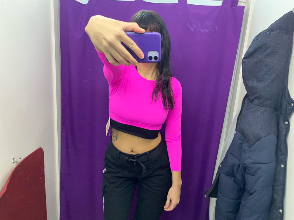 Просто супер,сел идеально,к телу приятный,соответствует размеру,во время тренировки,пятен от пота практически нет