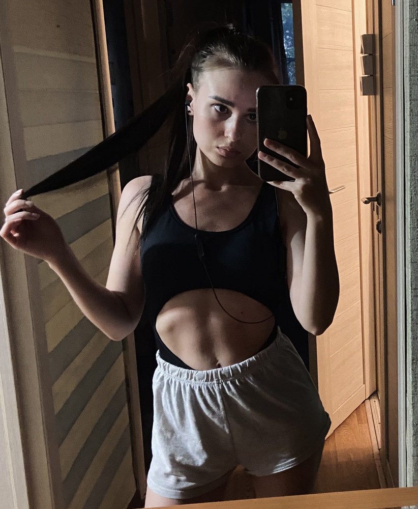 Классный 👍🏼 все лето в нем на пляже