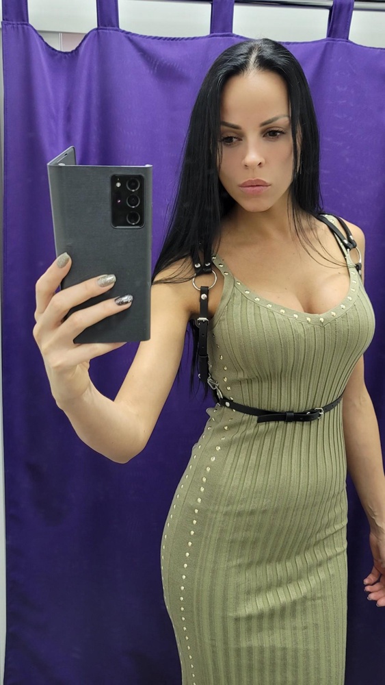 Качество ок.
Мне не хватило дублирования нижней части(визуально), а под грудь его не слелать.  Нелепое положение занимает. Может,  просто не на высоких..

Параметры в профиле. 
И свои заполните,  пожалуйста,  для взаимного удобства подбора размеров!.