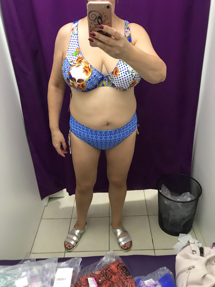 На свои параметры ОГ-110, ОТ-90, ОБ-104, рост-164см, взяла 54(100 D/E).  Сел купальник хорошо за исключением того, что под грудью у меня 95см, поэтому под грудью купальник большеват и оказался. Вцелом купальник отличный, и цвет, и пошив. Рекомендую. 