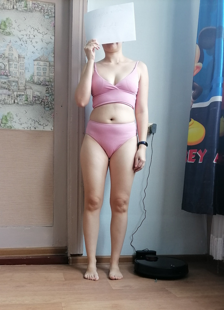 Хороший купальник. Низ подошёл отлично, а верх был чуть узковат. Набрала в этом году и теперь как выше писали грудь напоказ может вывалиться. Хотя чашка 75B.
Второй год уже, ношу обычно 46 размер. Особенно низ 46-48 уже.