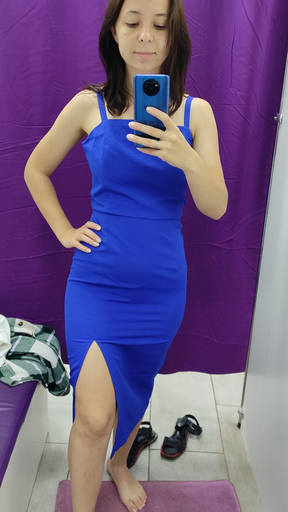 Платье отличное, за свою цену. На параметры 89-68-97 заказывала xs, в бёдрах село отлично, но в талии и подмышками было великовато, ушила и подогнала под фигуру сама за 30мин на машинке. Платье очень удобное, выглядит достойно.