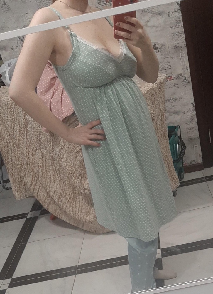 Второй раз беру сорочку этой фирмы. Качество отличное. Стирала миллион раз и она, как новая. Грудь большая стала-размер D. Надеюсь ничего не вылетит. Та сорочка была на запах и вылетает бывает. Размер в размер идет, мне показалось.