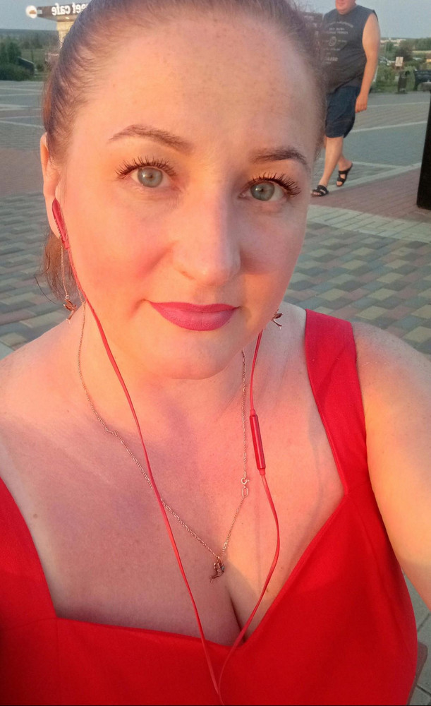 Очень классный льняной лёгкий сарафан, красивый вырез. В нём абсолютно не жарко. Моя любовь