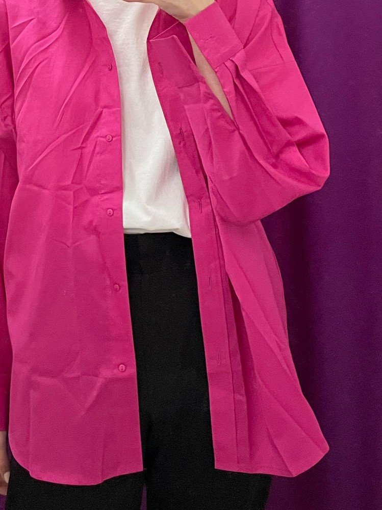 Красивая. Ношу обычно 42-44, эта рубашка классный оверсайз. Мой рост 179 см.