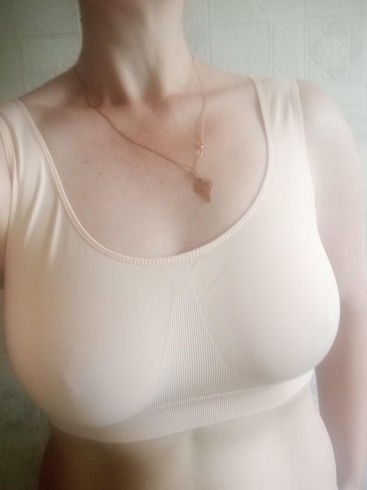 Восторг, качество отличное, мягкий, приятный. Грудь 3+ держит оптимально. Мой объем груди 97см.