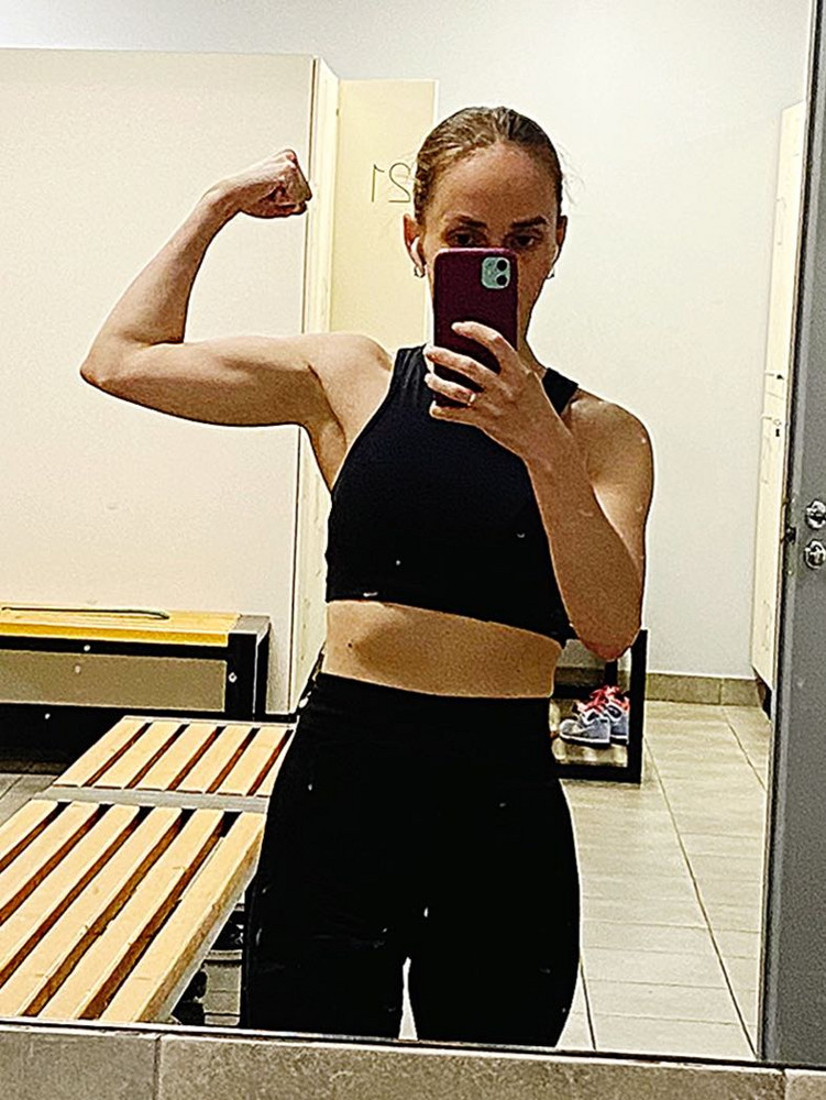 Удобный топ и для занятий в зале и для велосипеда. Нигде ничего не сжимает, хорошо сидит, нигде не натирает. Буду брать эту фирму. Ну и подушечки есть, можно носить без лифчика, что ещё более удобно!