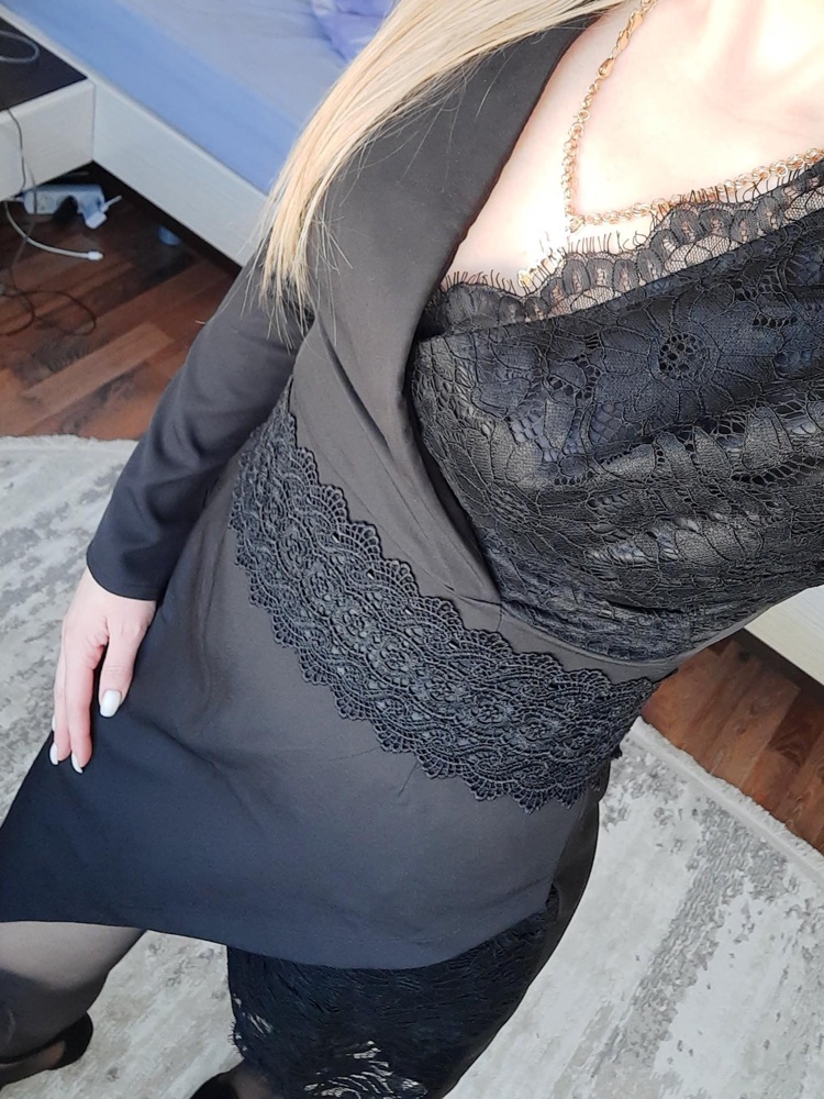 На мой размер 44-46 размер подошёл идеально, рост 160.село отлично ,длина по колено,но вырез довольно глубокий. Переживала,что гипюр будет выглядеть дёшево, но смотрится отлично