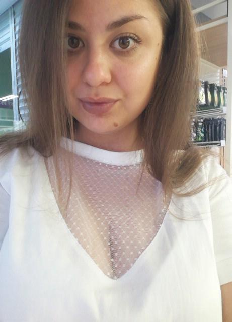 Офигенное качество, пришла новая, чистая, без ниточек, удобная, ткань плотная, не ощущения мягкая