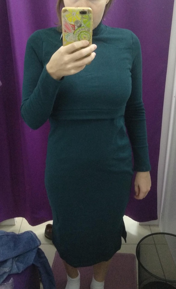 Хорошее трикотажное платье. Мой рост 160, платье мне ниже колена на ладошку примерно. Хорошо сидит, кормить удобно