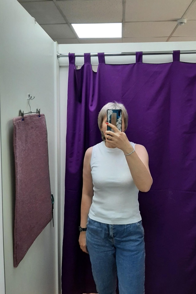 Хорошая, плотная, но думаю все же на 46 размер, если у кого 48, будет маловато