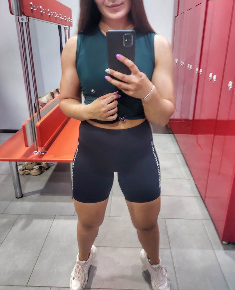 Очень классные и удобные  велосипедки) носила почти ежедневно на тренировки 2,5 месяца, все хорошо. После стирок все белые буквы на месте