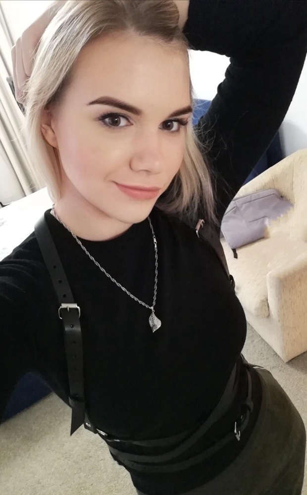 Класс, мне понравилось качество кожи. Смотрится достойно